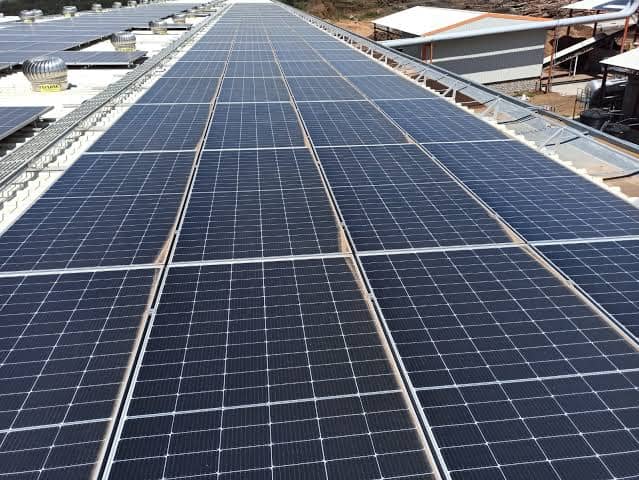 Mapaa ya Solar ya Biashara (Commercial Solar Array)